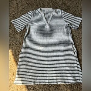 Women’s size large Terri cloth Lou and  grey V-neck short sleeve dress